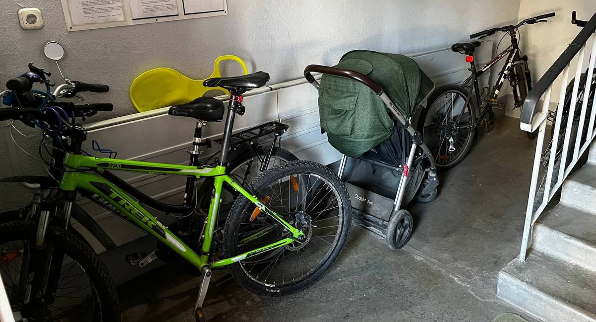 Apartman Girişlerinde Bebek Arabası ve Bisiklet Bırakanlar Dikkat: Para Cezası Var