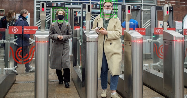 Artık Moskova'da Metro ödemesi yapmak için bir bakış yeterli