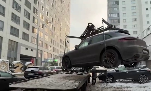 Elektronik Savaş Lüks Araçları Vurdu: Porsche ve BMW'ler Yolda Kaldı