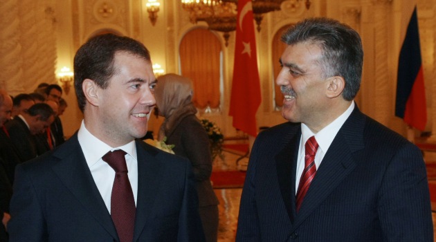 Gül birinci, Medvedev ikinci