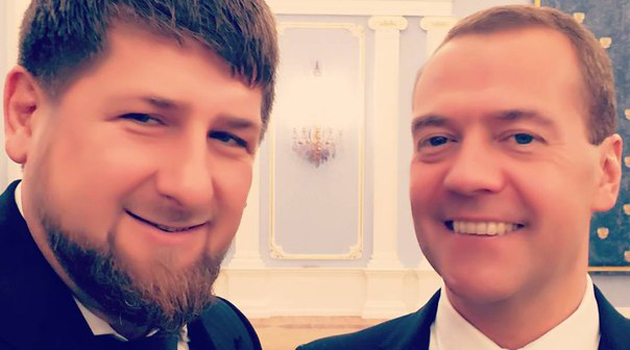 Medvedev ve Kadirov’dan ikili selfie