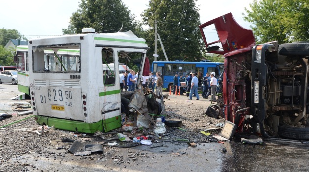 Moskova’da kamyon otobüsü biçti: 14 ölü, 22 yaralı