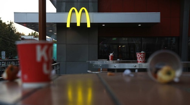 Kız çocuğunun üzerine kahve döken McDonald’s’a 5 bin dolar ceza