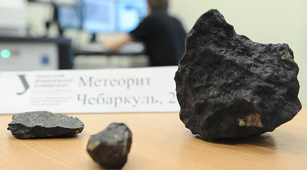 Rusya’da en büyük parça meteor gölden çıkarıldı