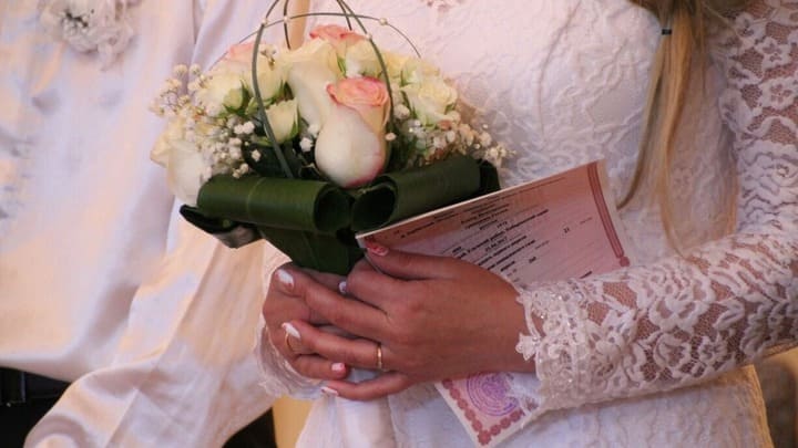 Moskova’da 100 bin çift evlendi; 105 yıllık rekor kırıldı