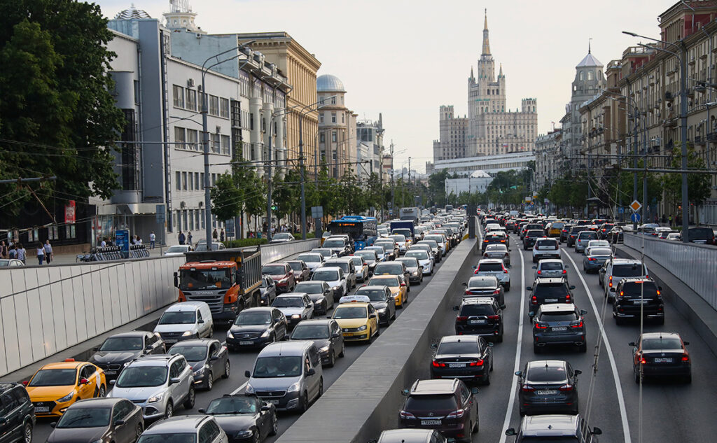 Moskova’da bazı caddelerde hız sınırı saatte 30km’ye düşürülüyor
