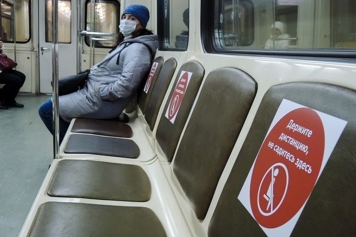 Moskova’da toplu taşımada sosyal mesafeye uymayanlara para cezası