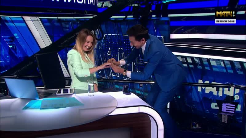 Rus spor spikerine canlı yayında evlilik teklifi