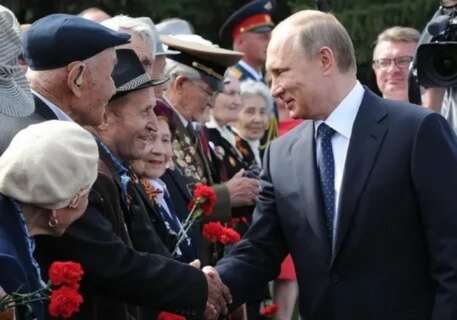 Putin’den emeklilere 10 bin askerlere 15 bin ruble para yardımı