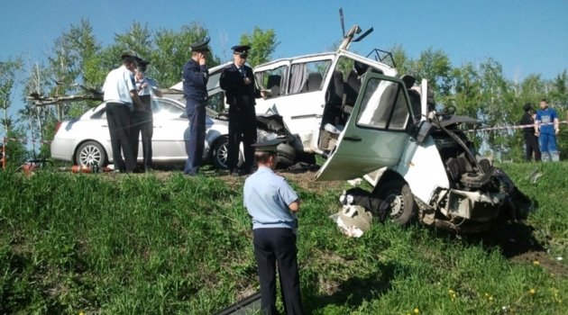 Rusya’da fazla yolcu alan minibüs kaza yaptı; 10 ölü