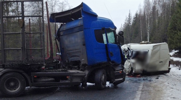 Rusya’da TIR dolmuşu biçti: 10 ölü, 3 yaralı