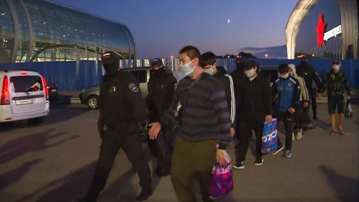Rusya 6 ayda 8 bin 600 göçmeni sınır dışı etti