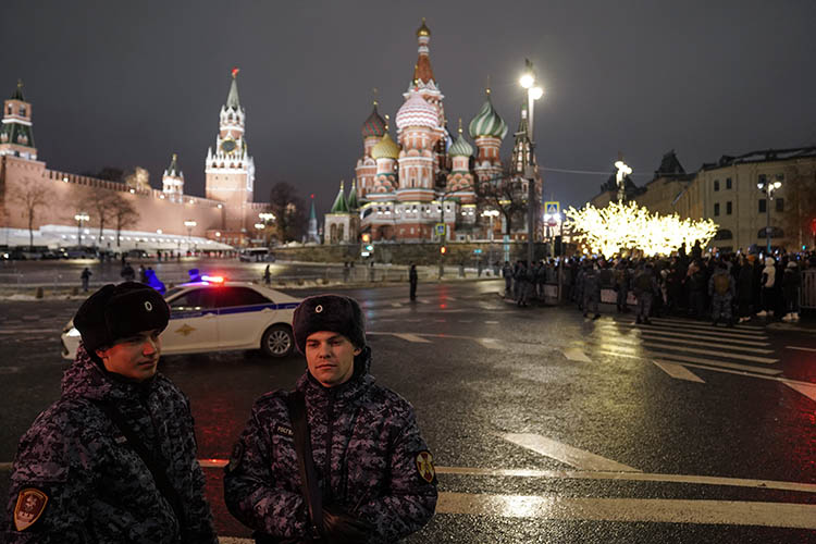 Rusya, coşkulu kutlamalar yapılmadan Yeni Yıla girdi