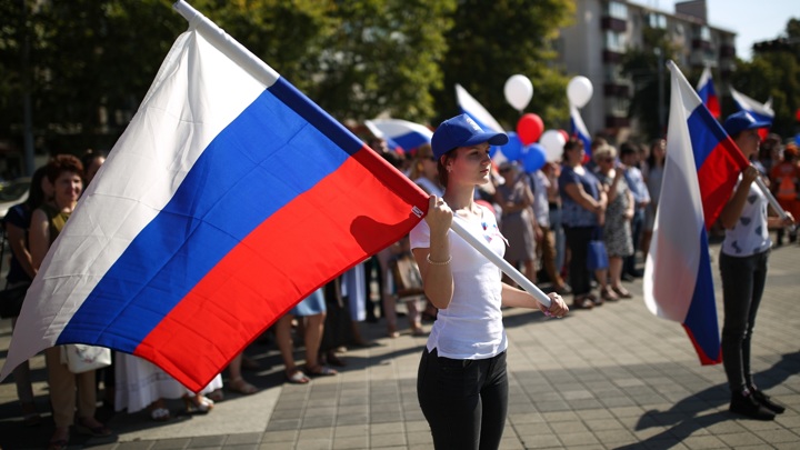 Rusya Ulusal Bayrak Günü'nü kutluyor