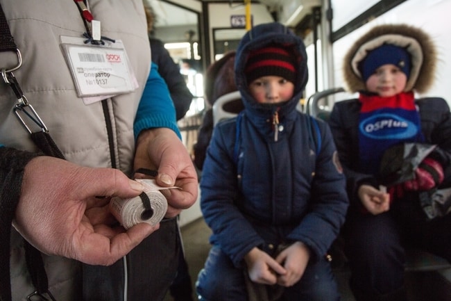 Rusya'da biletsiz çocukların ulaşım araçlarından indirilmesi yasaklanıyor