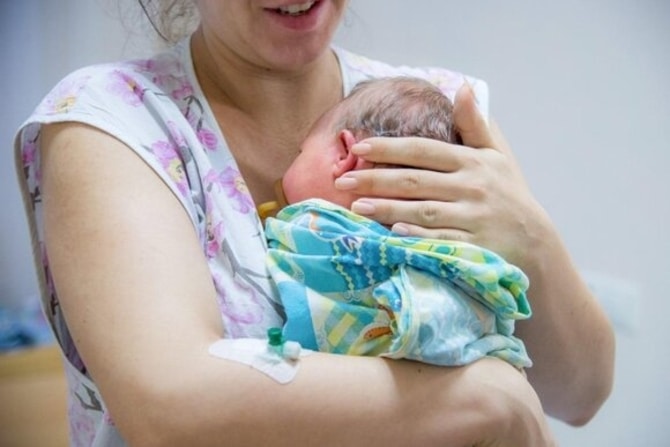 Rusya’da, taşıyıcı anneden doğan bin kadar bebek genetik ailesini bekliyor