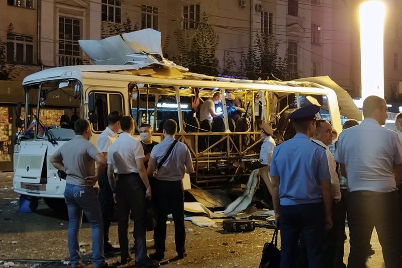 Rusya'da yolcu otobüsündeki patlama anı kameralara yansıdı; 2 ölü