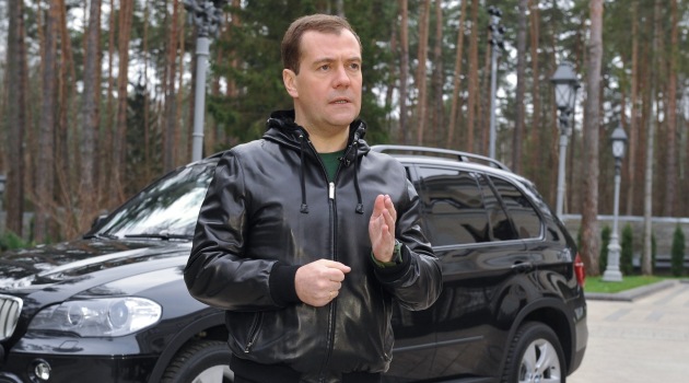 Medvedev, trafik cezalarının 16 bin dolara çıkarılmasını istedi