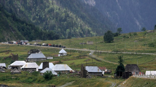 Güney Osetya'da Rus askeri araç uçuruma düştü; 6 subay hayatını kaybetti