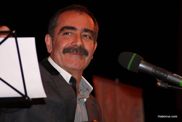 Fatih Kısaparmak Moskova'yı kilim kilim dokudu
