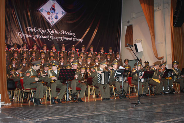 Kızıl Ordu Van için konser verdi