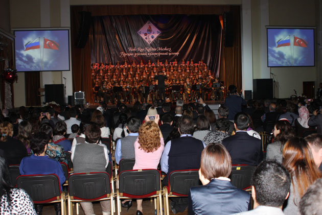 Kızıl Ordu Van için konser verdi