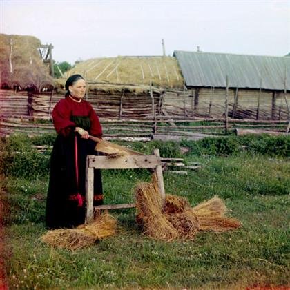 Köylü kadın keten ezerken 1909/ Perm Bölgesi