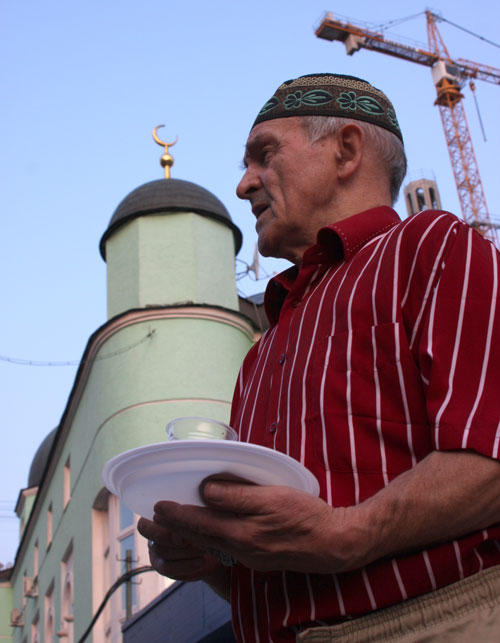 Moskova Müslümanları Ramazan vesilesi ile camilere akın etti