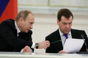 Medvedev Putin’in gölgesinden çıkıyor