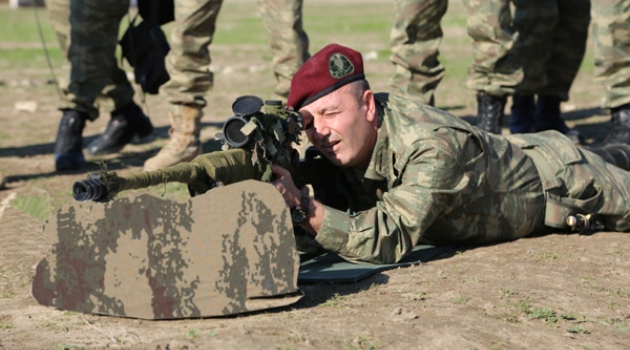 Türk komutan Azerbaycan cephe hattında