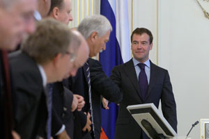 Medvedev, öğrencilerin zorunlu uyuşturucu testinden geçmelerini istedi
