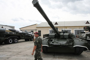 Chavez Rusya’dan 100 tank alacak