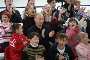 Putin Vladimir bölgesinde çocuklar gibi şendi