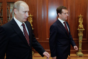 Ukraynalı milliyetçiler Medvedev ve Putin'i kızdıracak kitap gönderdi