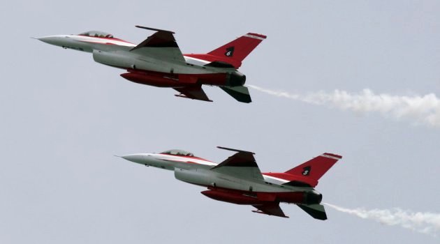 Türk jetlerinden Rus uçağına önleme