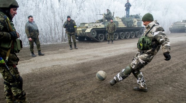 Ukrayna’da taraflar ateşkese uydu, ağır silahlar çekiliyor