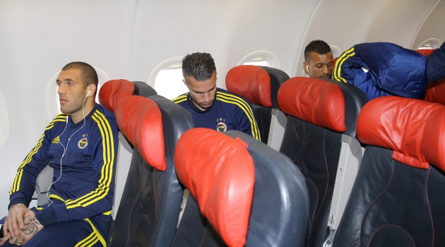 Fenerbahçe, 20 kişilik bir ekiple şafakta Moskova'ya uçtu