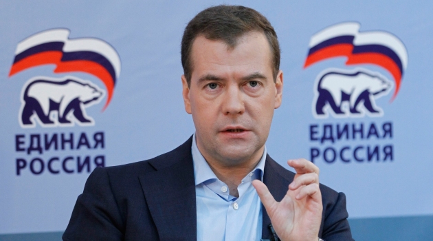 Medvedev: 18 yaşından küçüklere alkol satanları hapse atalım 