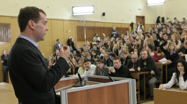 Medvedev: Henüz gencim, gelecek başkanlık seçimlerine katılabilirim 