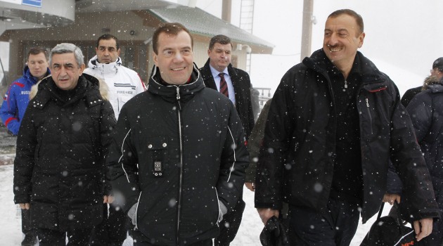 Sarkisyan izin istedi, Medvedev ve Aliyev birlikte kayak yaptı 