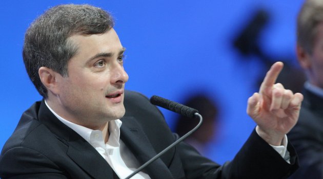 Kremlin danışmanı Surkov: Rus siyasi sistemi aptal, protesto gösterilerini alkışlıyorum