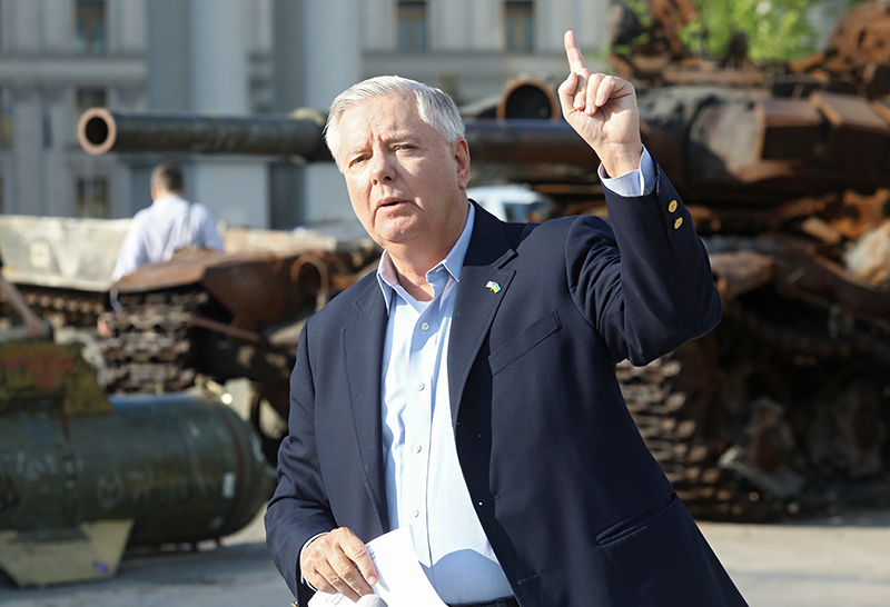 ABD Senatöründen Rusya'yı "İran Gibi Bombalama" Tehdidi