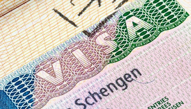 AB'ye 'Ruslara turist vizesi verilmesin' çağrısı