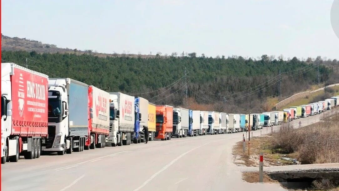 Azerbaycan, İran Sınırı Yeniden Açtı, Rusya'ya Giden 900 TIR Yolda