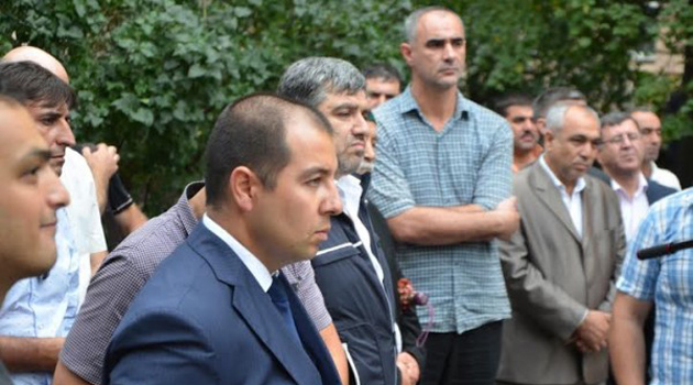 Moskova’da 500 gönüllü Azeri, Karabağ'da savaşmak için elçiliğe başvurdu