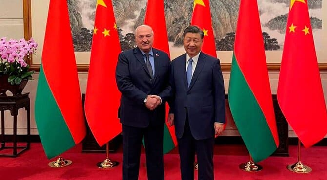 Belarus lideri Çin’de Şi ile görüştü
