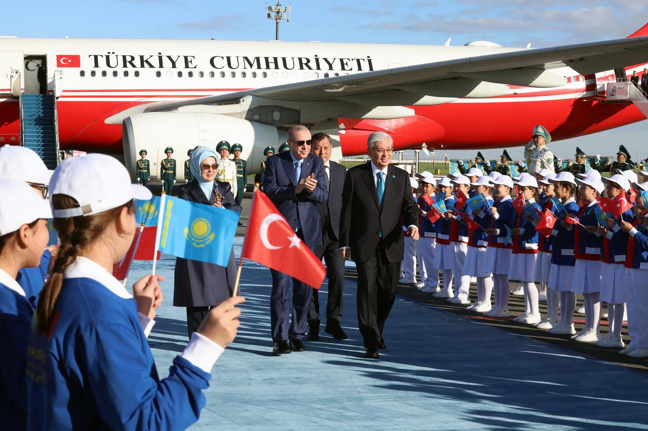 Erdoğan Kazakistan'da; Türk Devletleri Zirvesine Katılacak