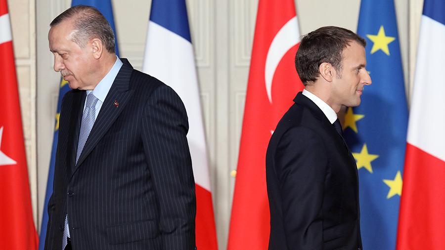 Nezavisimaya: Erdoğan-Macron anlaşmazlığı akdenizdeki Türk donanmasını olumsuz etkileyebilir