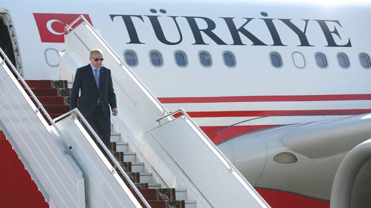 Erdoğan'ın uçağı Kazan'a indi