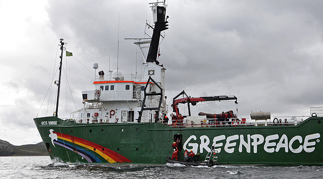 Rusya, Greenpeace üyelerine çıkış vizesi vermeye başladı